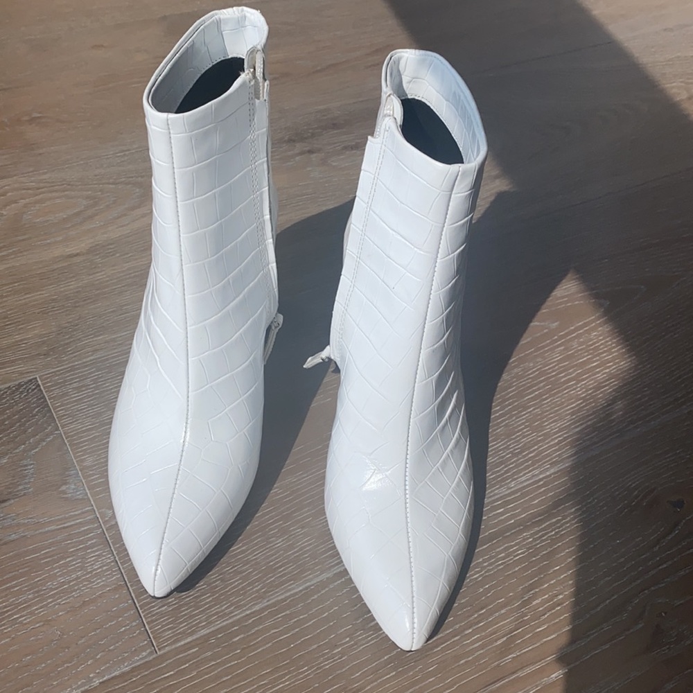 Alice + Olivia white patent leather boots - Picture 2 of 8